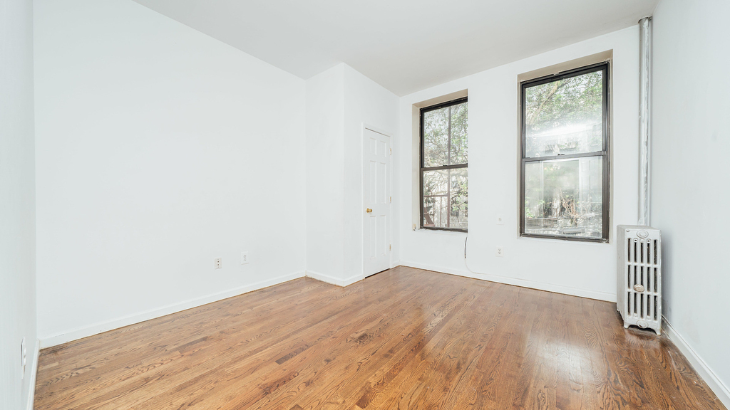 293 Troutman St - Photo 13