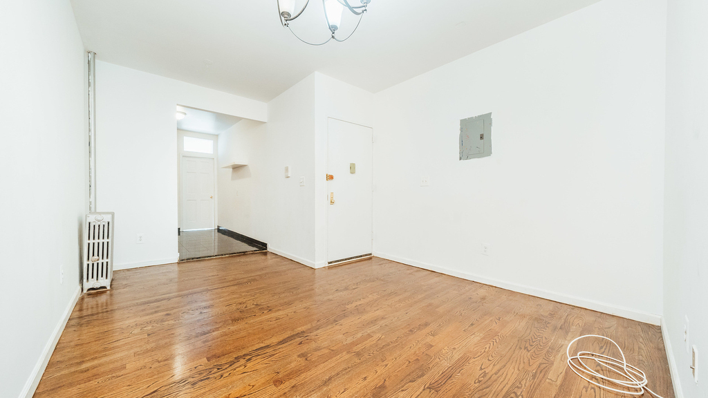 293 Troutman St - Photo 16