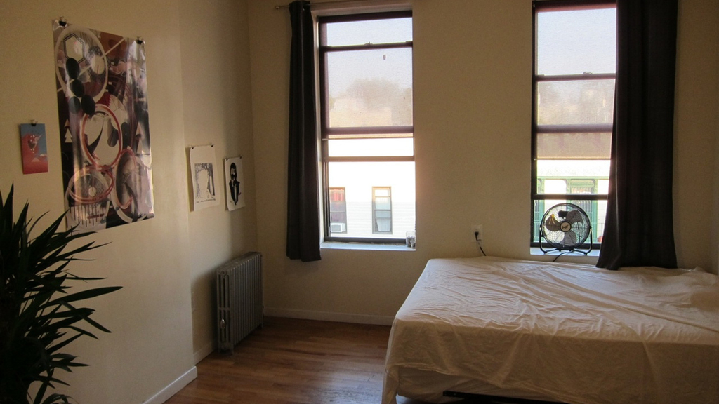 293 Troutman St - Photo 3
