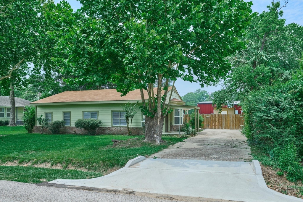 220 Belmont Street - Photo 2