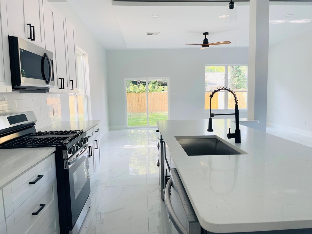 7203 Weyburn Street - Photo 13