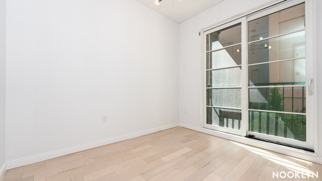 978 Kent Ave - Photo 5