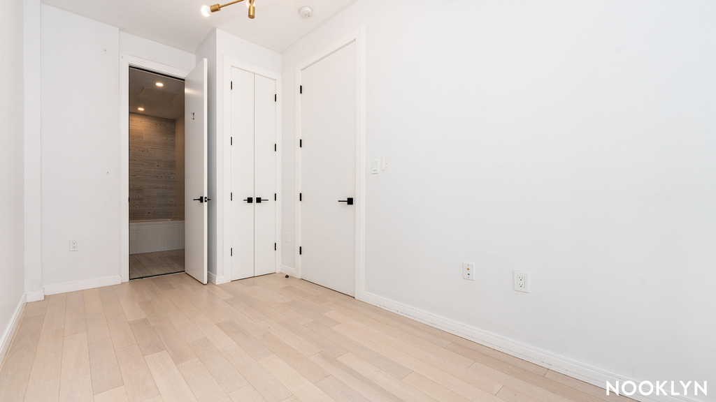 978 Kent Ave - Photo 2