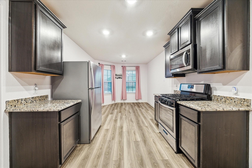 517 Amberwood Park Drive - Photo 11