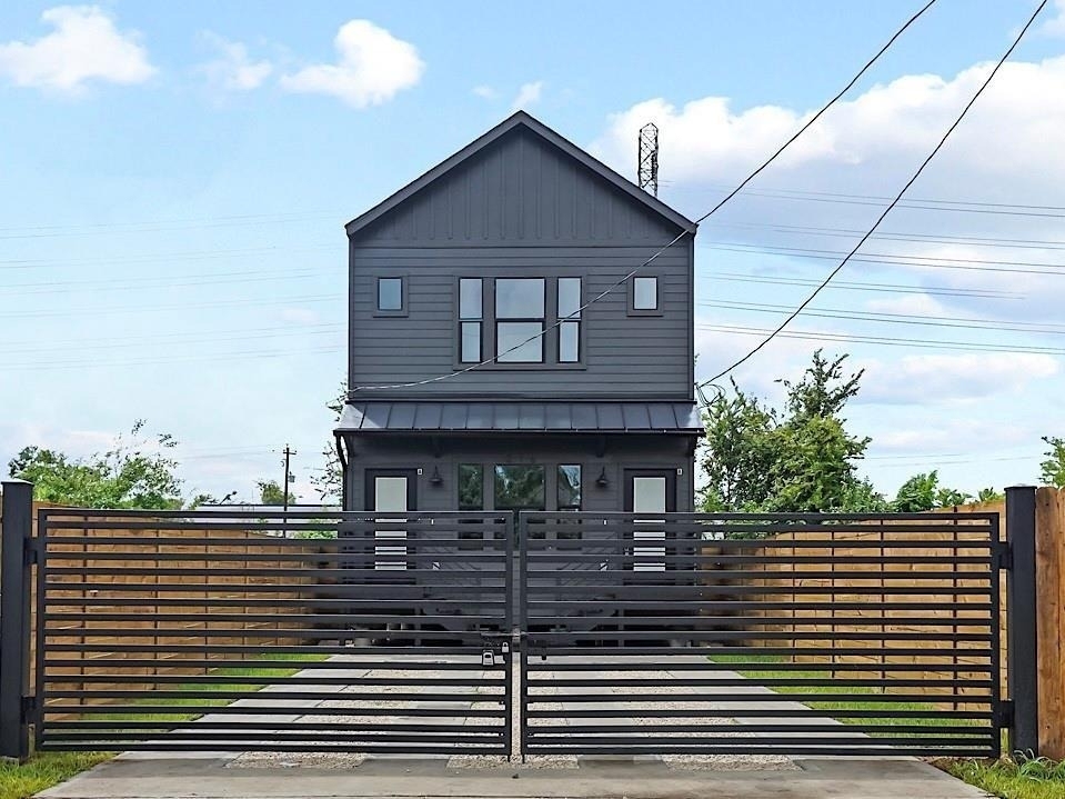 402 E 37th Street - Photo 9