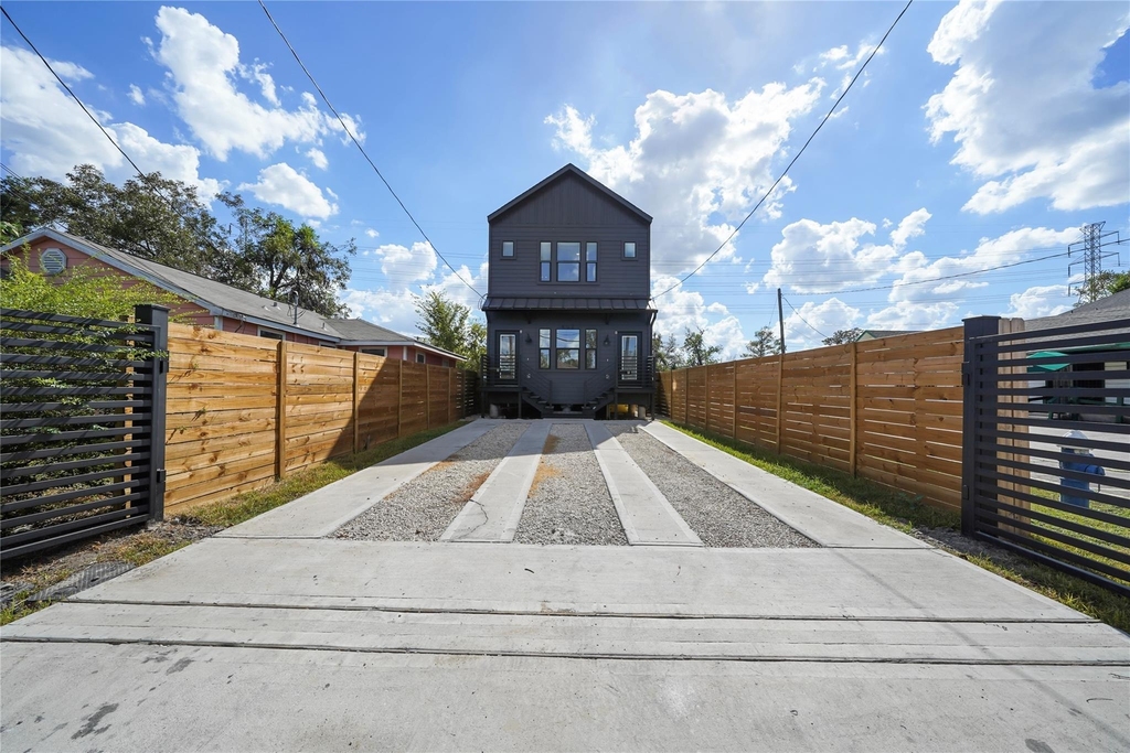 402 E 37th Street - Photo 8