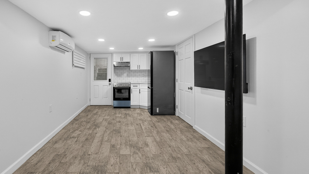55 McGuinness Blvd - Photo 10
