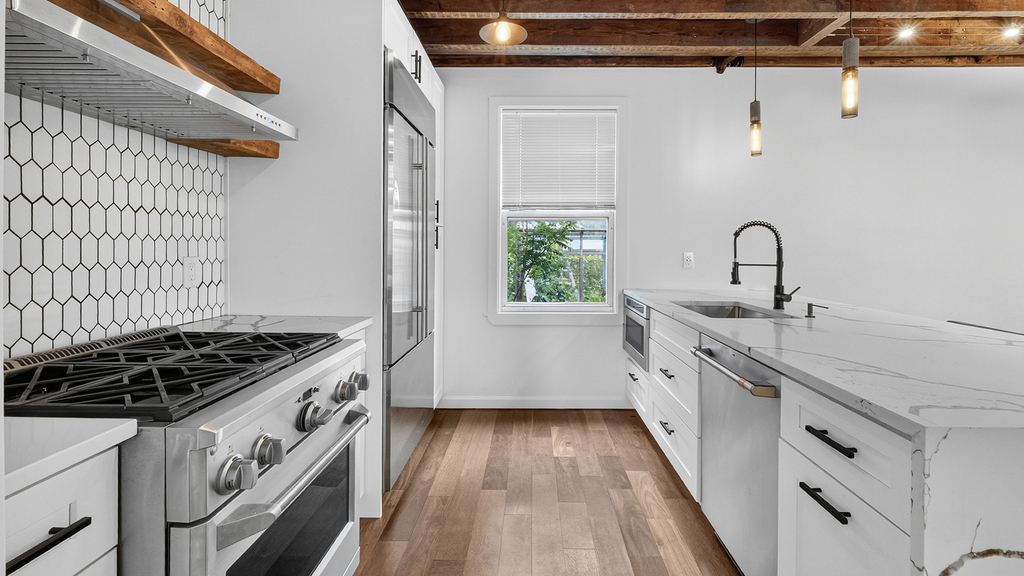 55 McGuinness Blvd - Photo 7