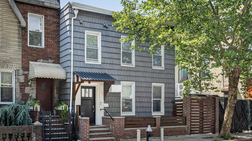 55 McGuinness Blvd - Photo 2