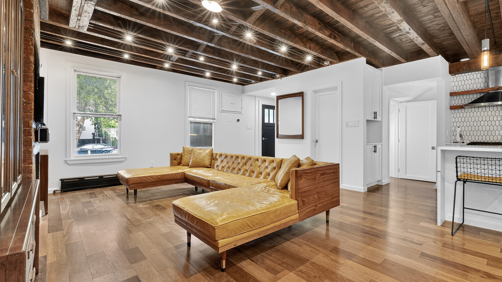 55 McGuinness Blvd - Photo 0
