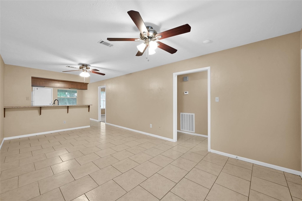 1605 Hazelwood Street - Photo 4