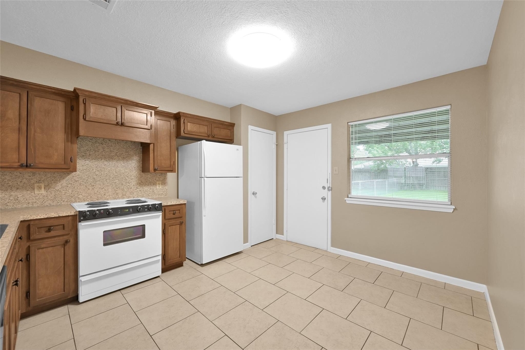 1605 Hazelwood Street - Photo 7