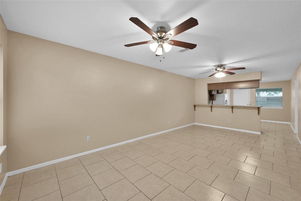 1605 Hazelwood Street - Photo 3