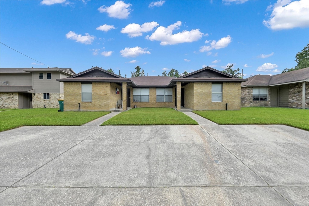 1605 Hazelwood Street - Photo 0