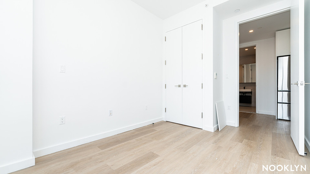 527 Grand Ave - Photo 13