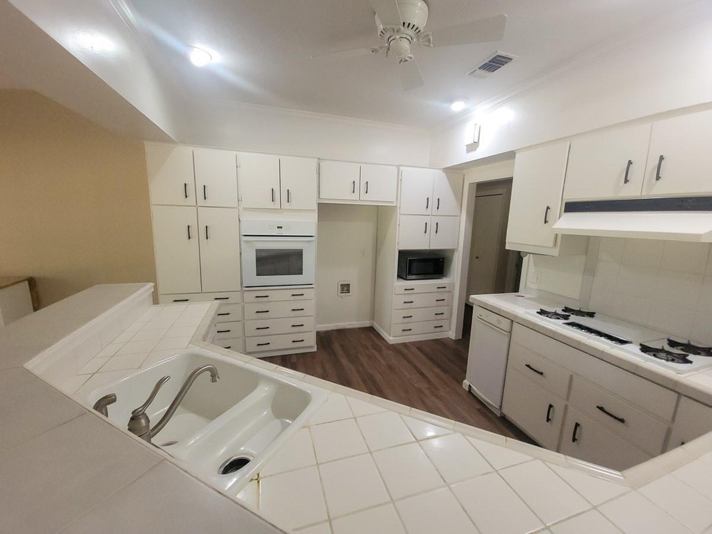 813 River Oaks - Photo 8