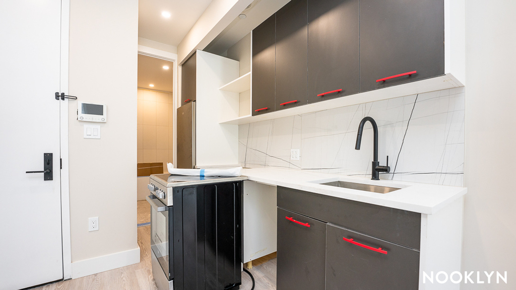 379 Knickerbocker Ave - Photo 5