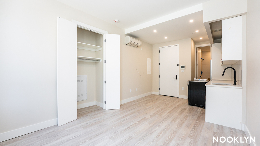 379 Knickerbocker Ave - Photo 3