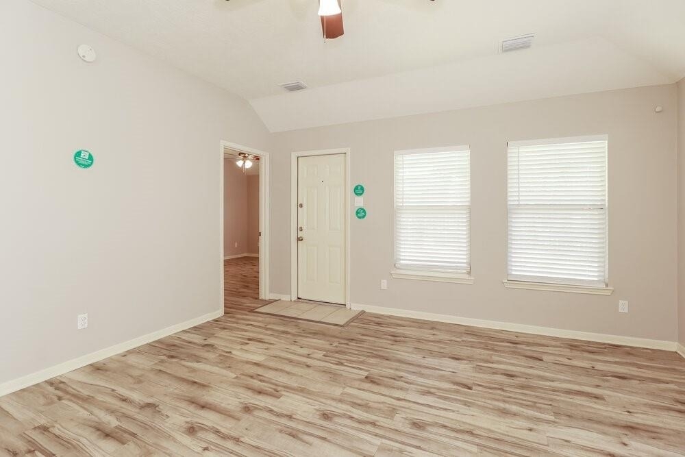 11002 Northam Drive - Photo 3