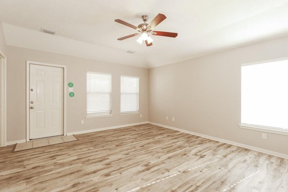 11002 Northam Drive - Photo 2