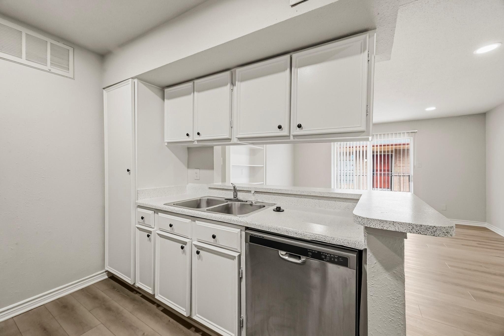 12955 Woodforest Boulevard - Photo 8