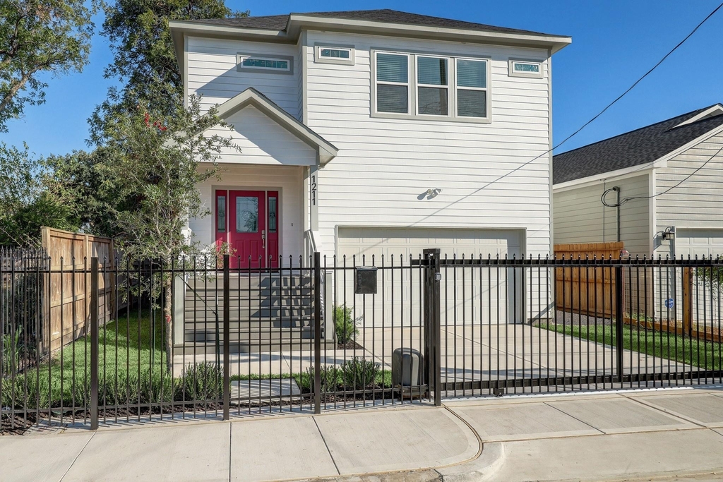 1211 E 32nd Street - Photo 1