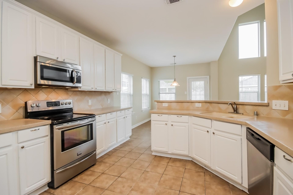 9410 Mustang Park Court - Photo 6