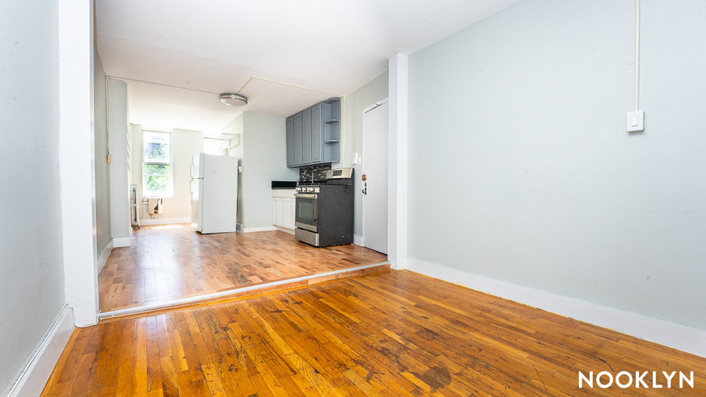 134 Grattan St - Photo 2