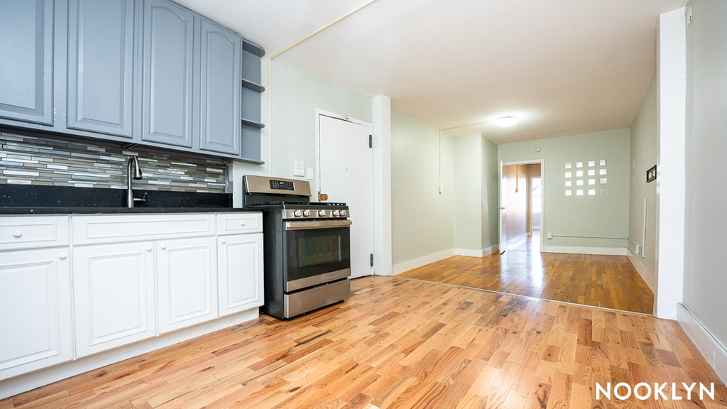 134 Grattan St - Photo 0
