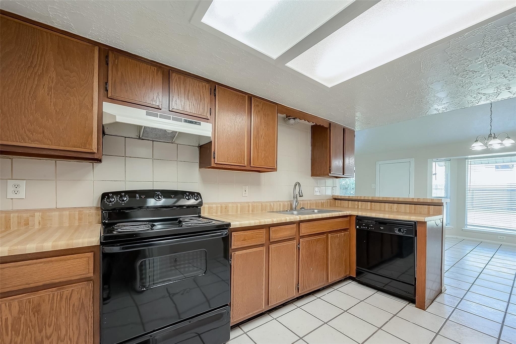 7615 Wovenwood Lane - Photo 4