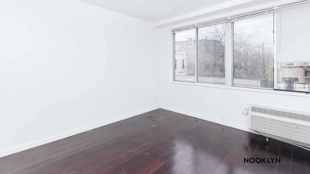 286 Stanhope St - Photo 1