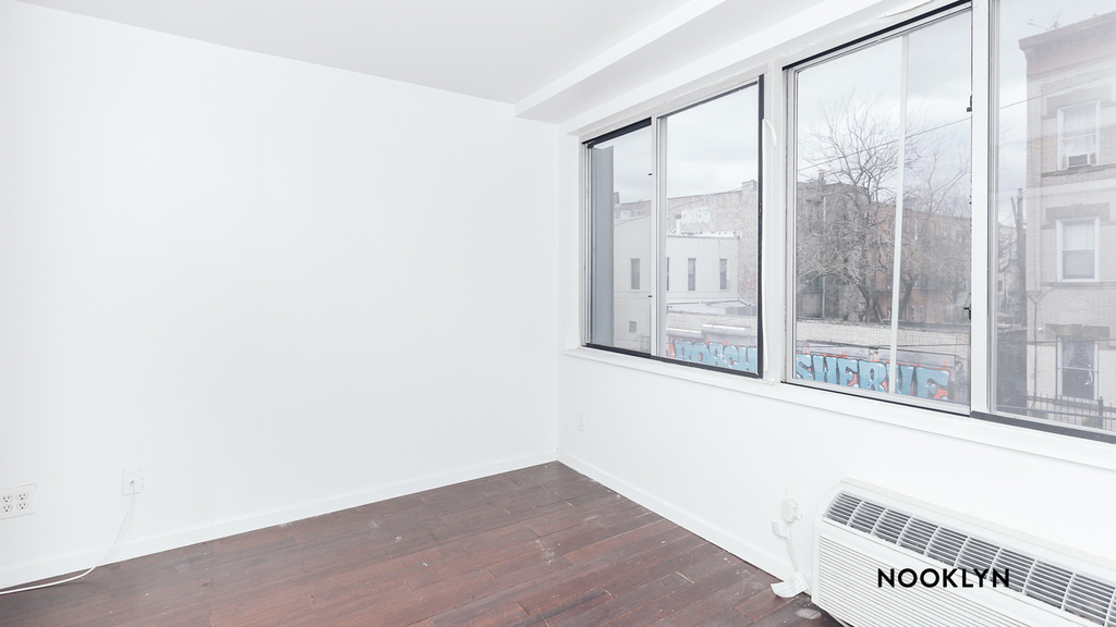 286 Stanhope St - Photo 2