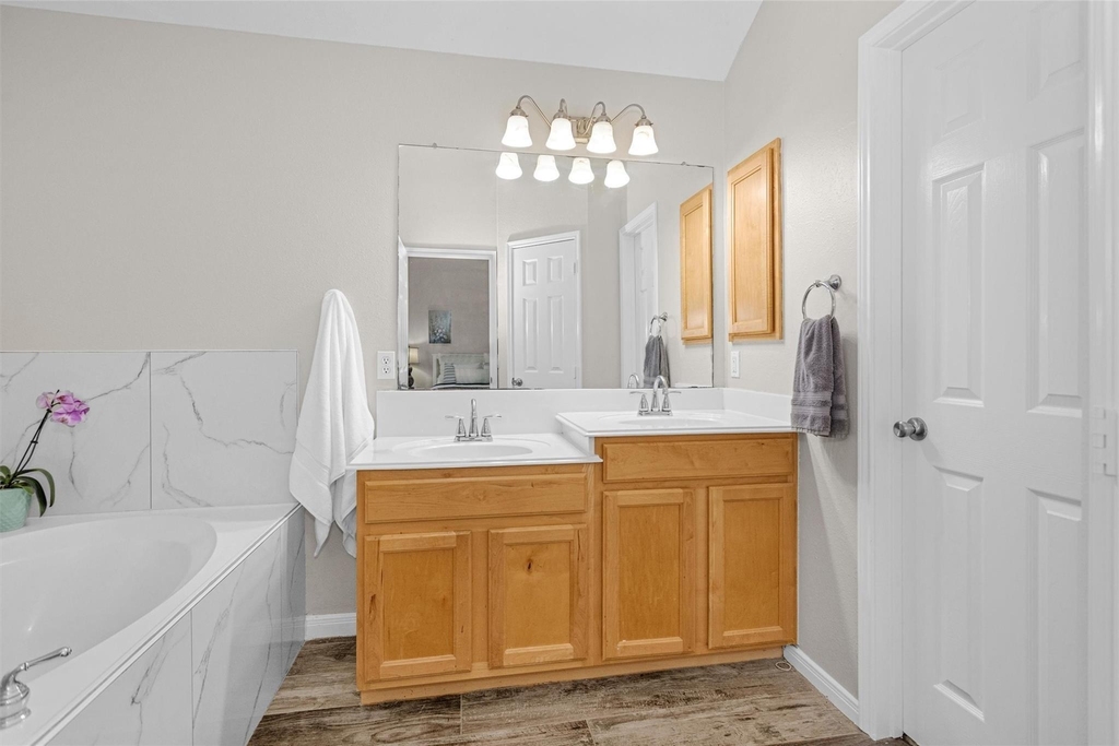 2614 Easton Springs Court - Photo 4