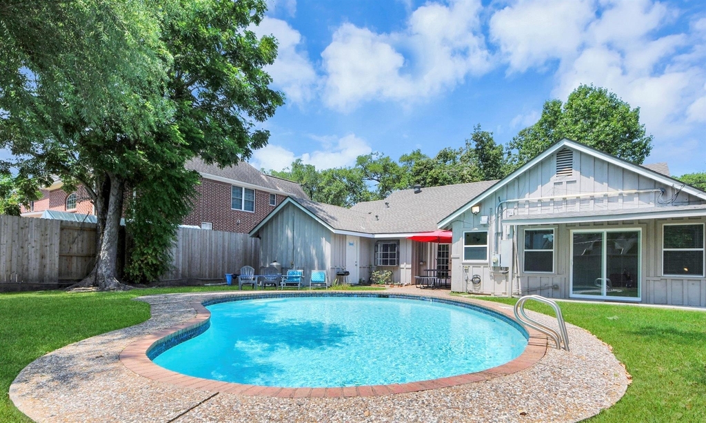 5139 Beechnut Street - Photo 2
