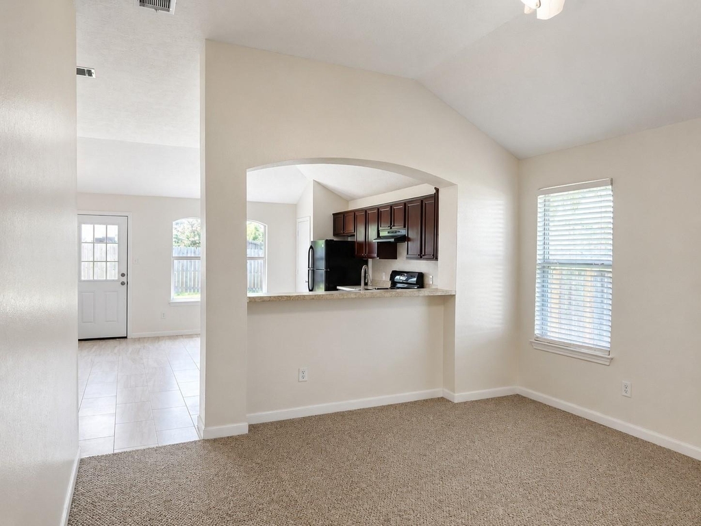 1711 Dixon Lane - Photo 2