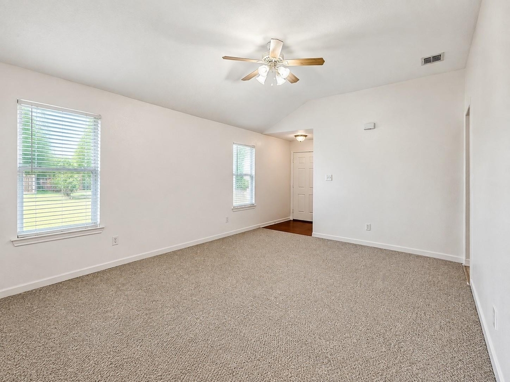 1711 Dixon Lane - Photo 3