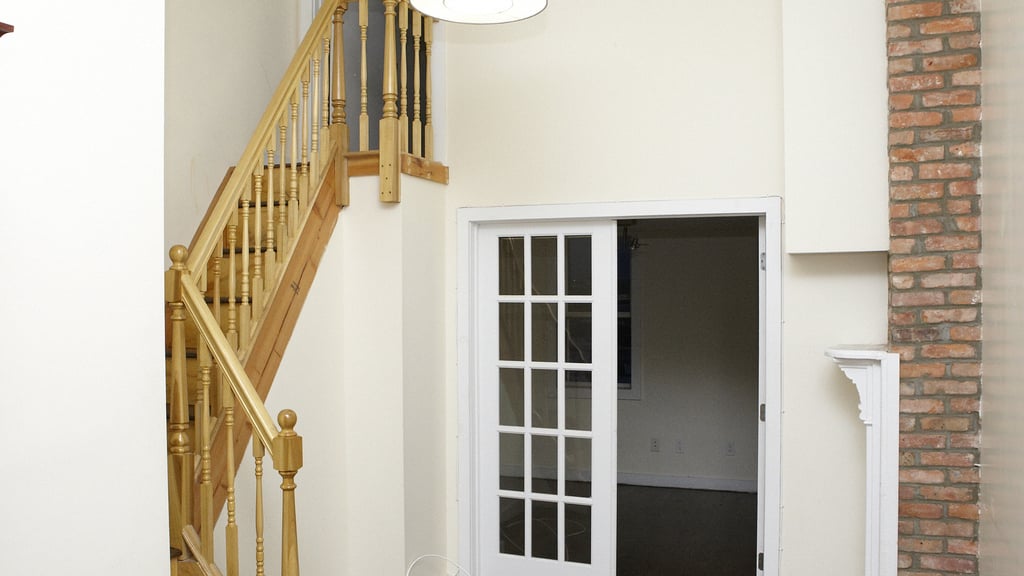 295 Maujer St - Photo 2