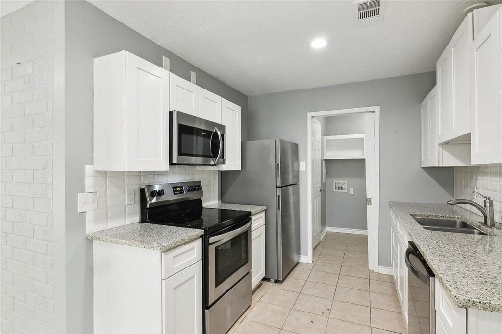 8540 Glen Meadow Lane - Photo 3