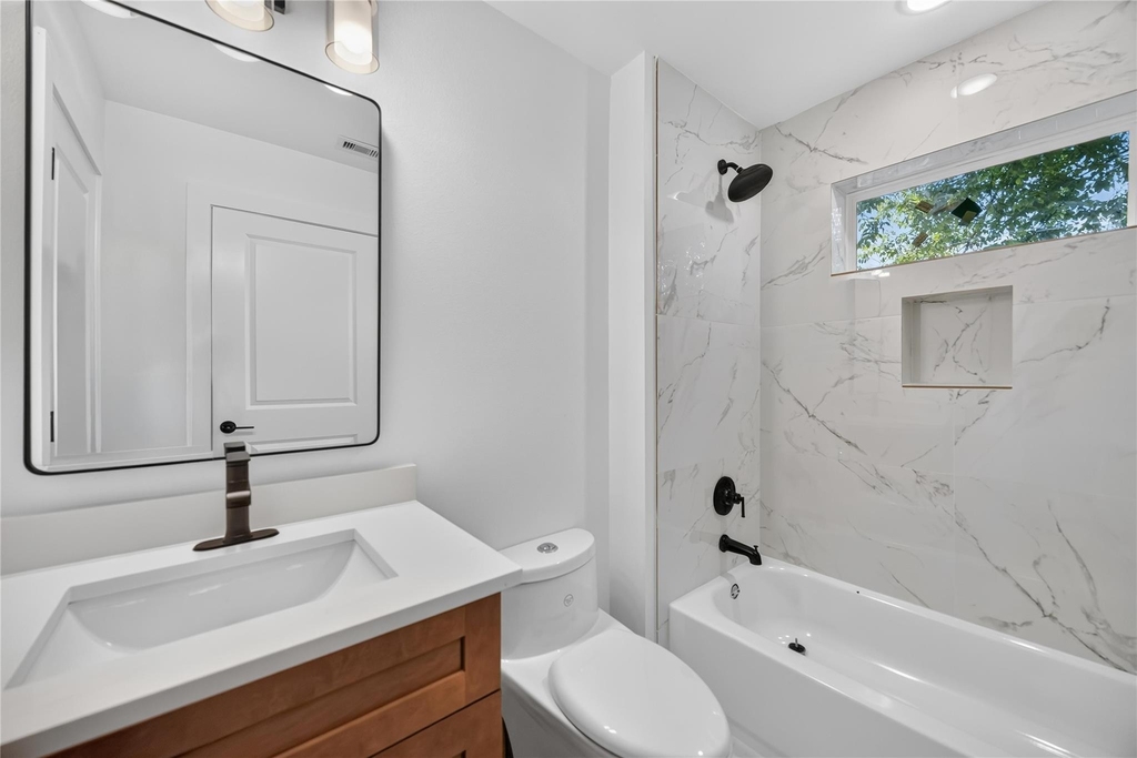 316 Walthall - Photo 9