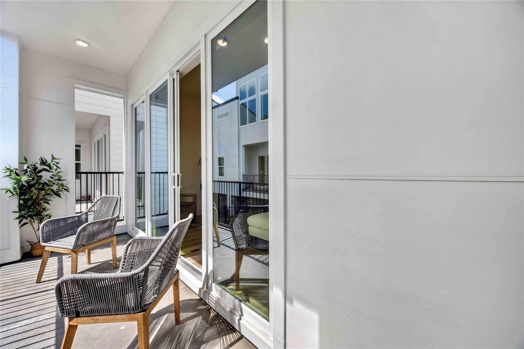 316 Walthall - Photo 5