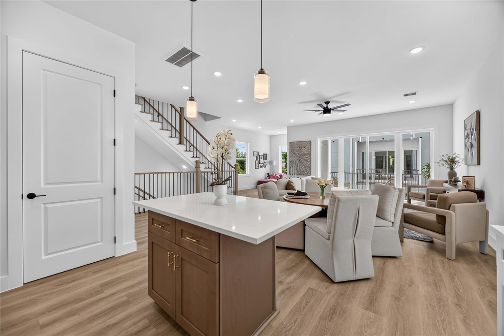 316 Walthall - Photo 15