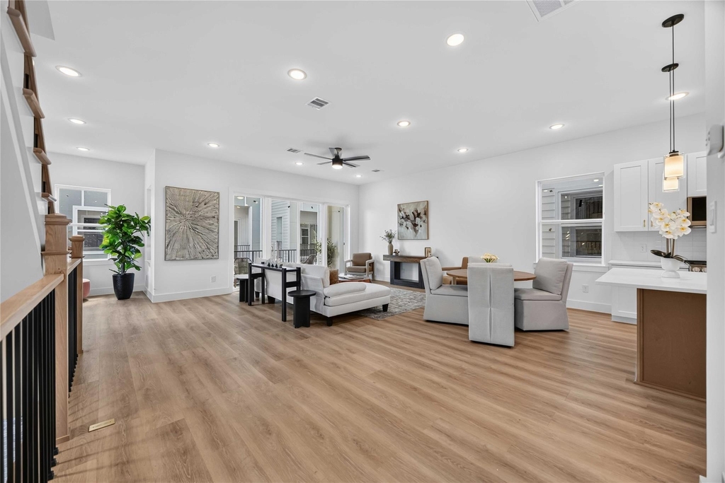 316 Walthall - Photo 10