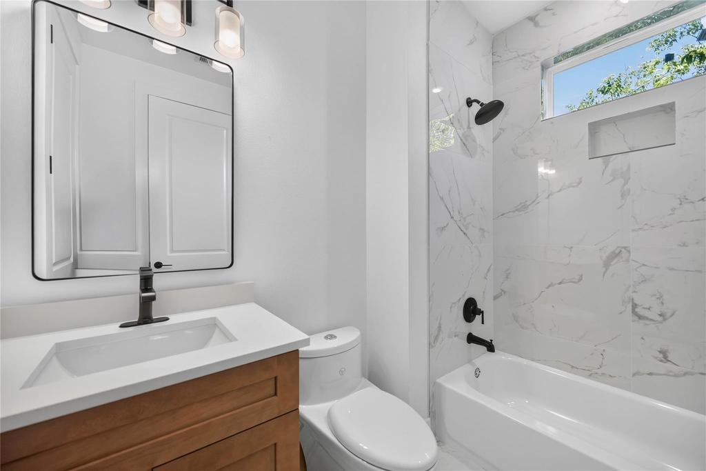 316 Walthall - Photo 19