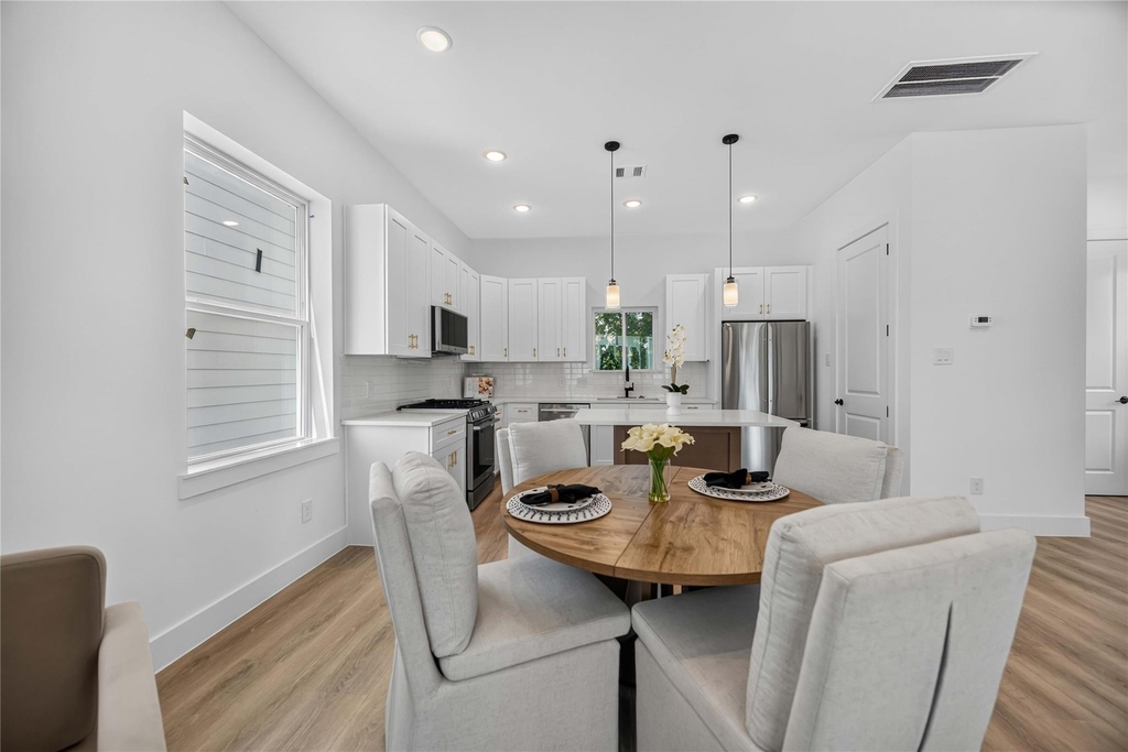 316 Walthall - Photo 16