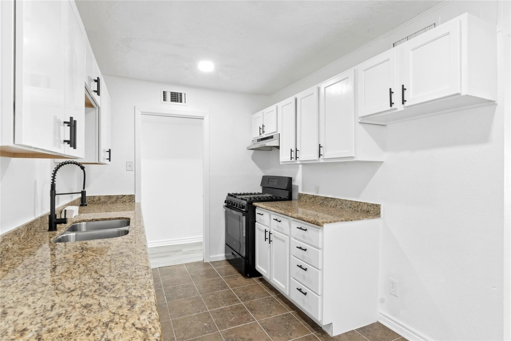 3018 Vance Avenue - Photo 7