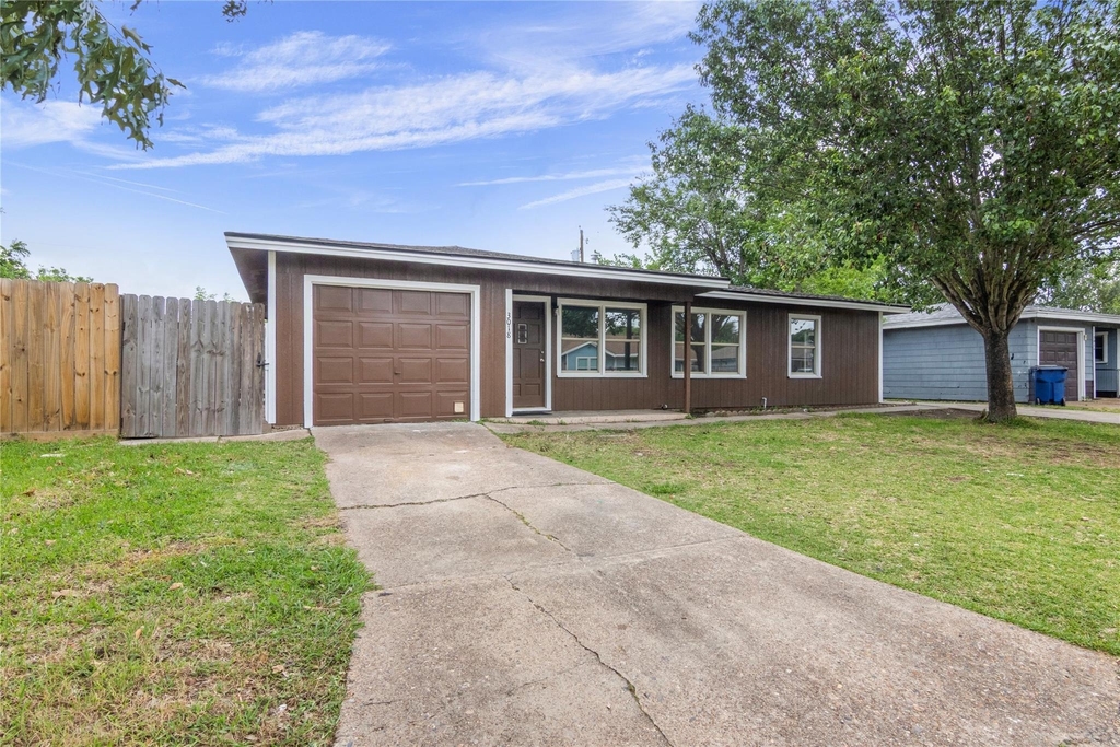 3018 Vance Avenue - Photo 1