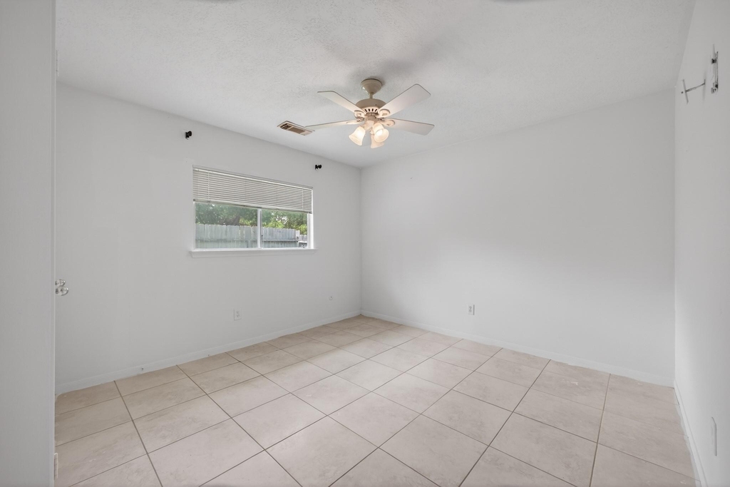 19635 Vernier Woods Lane - Photo 19