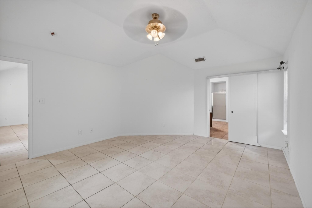 19635 Vernier Woods Lane - Photo 17