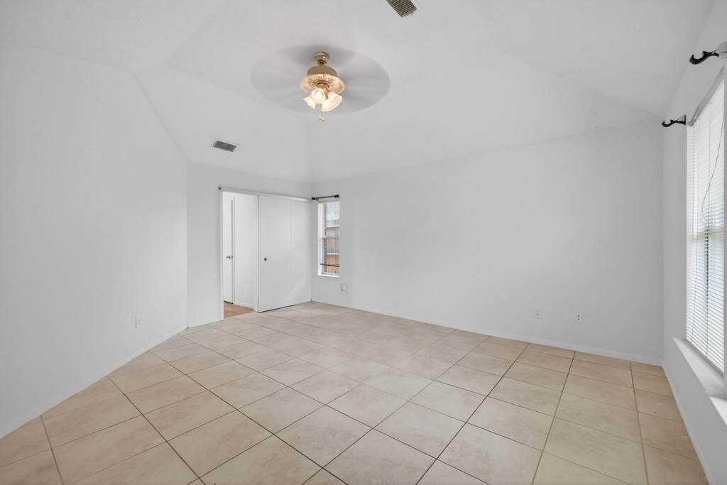 19635 Vernier Woods Lane - Photo 12