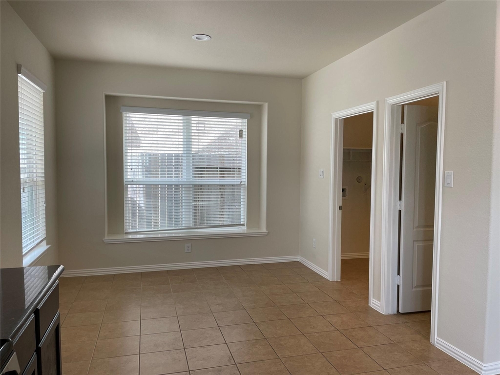 627 Oak Circle Drive E - Photo 6
